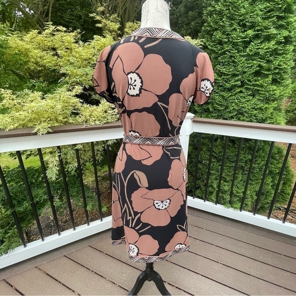 Bcbg MAXAZRIA $300 Black Brown Floral Belted Wrap Dress knee length Sz M - Picture 7 of 13